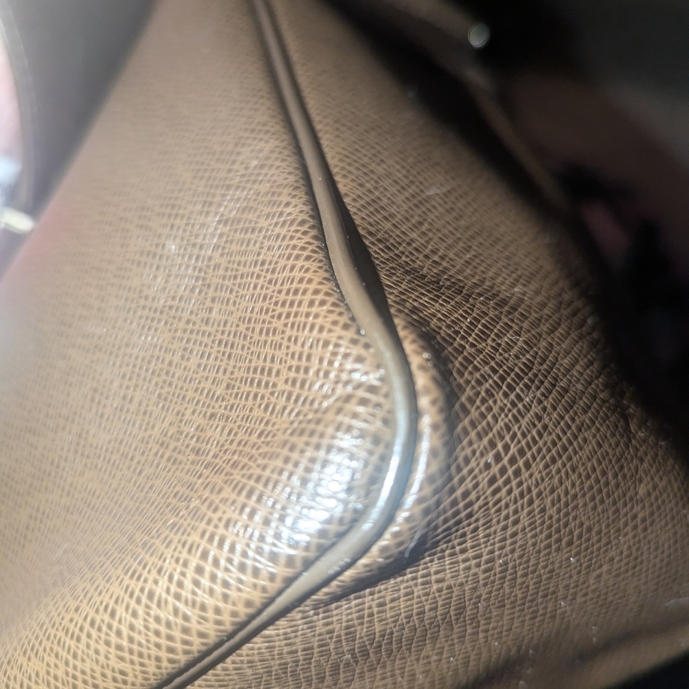 Authentic Yaranga Camera bag Louis Vuitton..Unisex - Picture 9 of 16